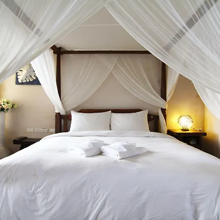 Проживання в сім'ї West Old House