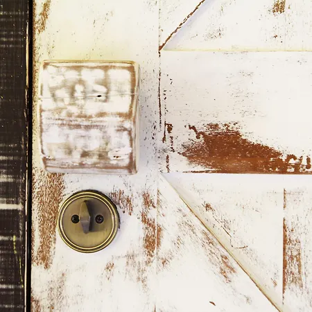 Проживання в сім'ї West Old House Кеньдін