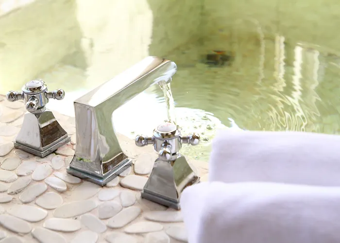 West Old House Homestay