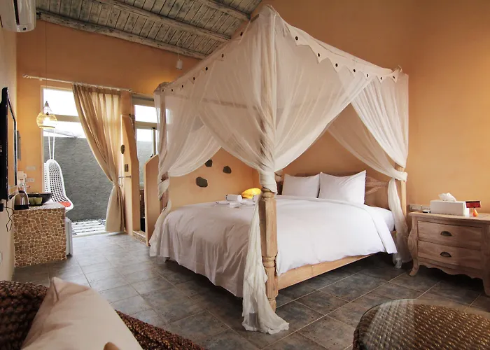 West Old House Homestay